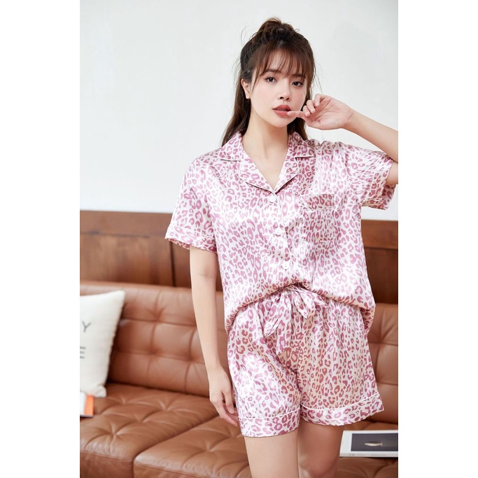Bộ Đồ Ngủ Tay Ngắn Dáng Rộng Cài Khuy In Họa Tiết Độc Đáo Thời Trang Mùa Hè Cho Nữ