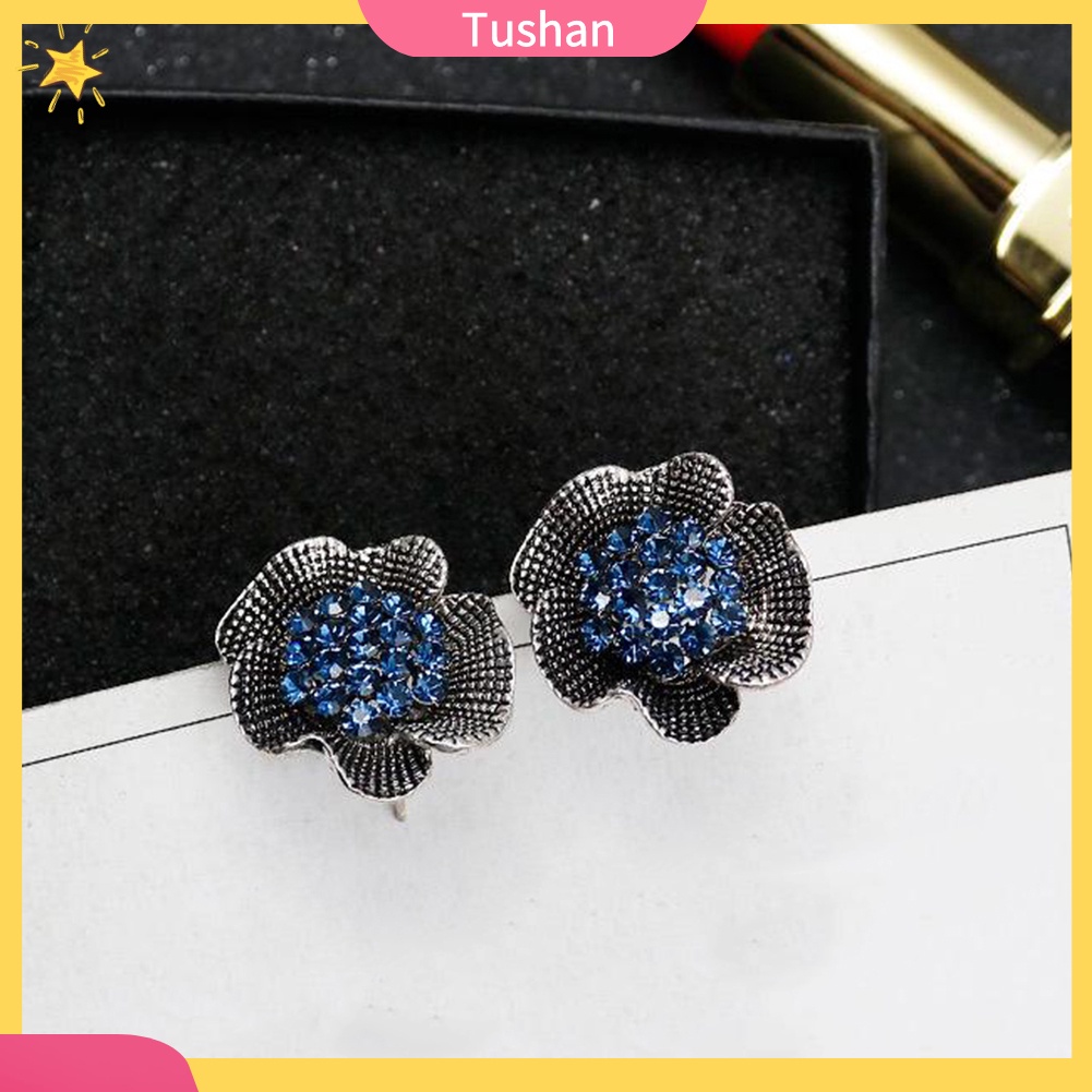 Khuyên tai hoa hồng đính đá phong cách vintage