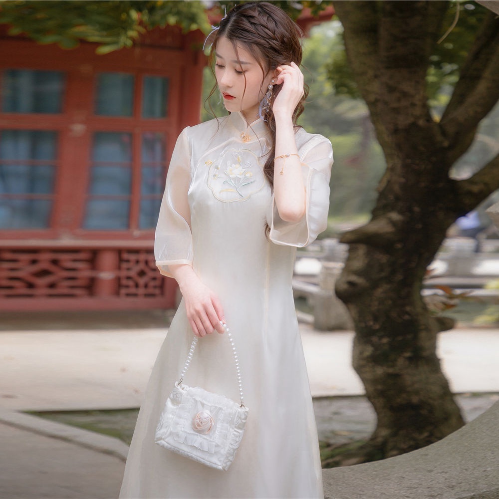 Đầm Sườn Xám Cách Tân Dáng Dài Thêu Họa Tiết Phong Cách Pháp Cổ Điển Mẫu Mới Thời Trang Mùa Hè 2022 Cho Nữ