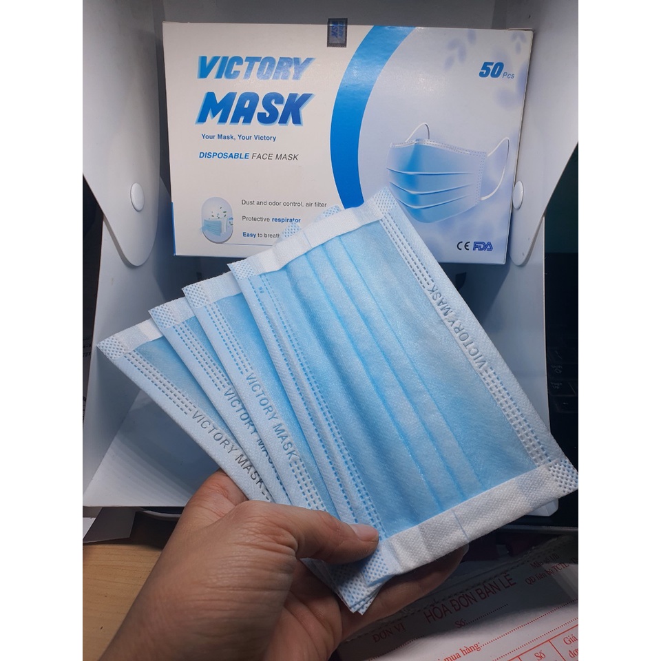 Hộp 50 chiếc Khẩu Trang y tế 4 lớp kháng khuẩn quai đeo bằng vải thế hệ mới không đau tai