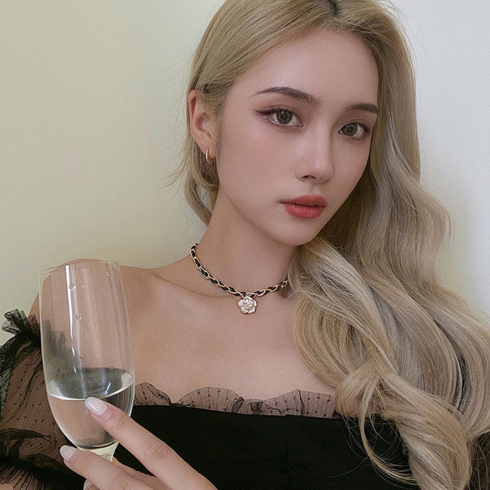 Vòng cổ choker da PU dạng mắt xích mặt hình hoa trà phong cách punk cổ điển thời trang cho nữ