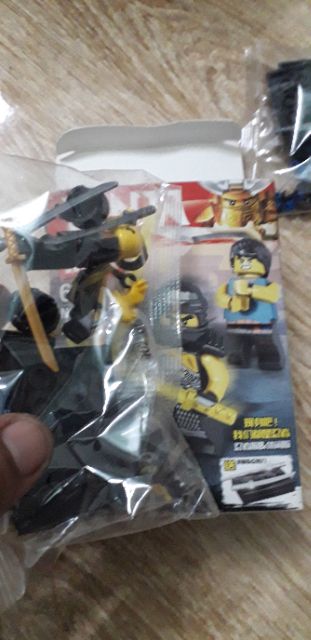 Lắp ráp 1 hộp LegoNinjago 2 trong 1 ms102