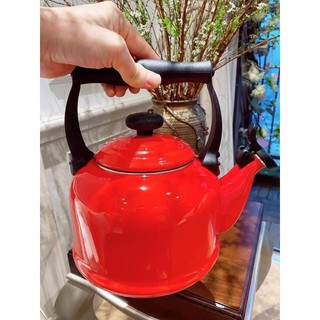 ẤM ĐUN BẾP TỪ THỔI SÁO LE CREUSET TRADITION 2.1L
