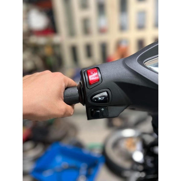 Nút đỏ pasing và nút đỏ đề máy