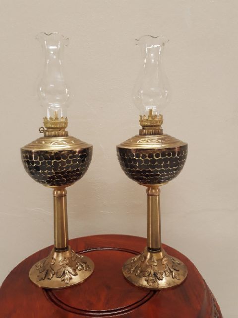 Đèn dầu thờ  cúng bằng đồng size to màu giả cổ cao 35cm.