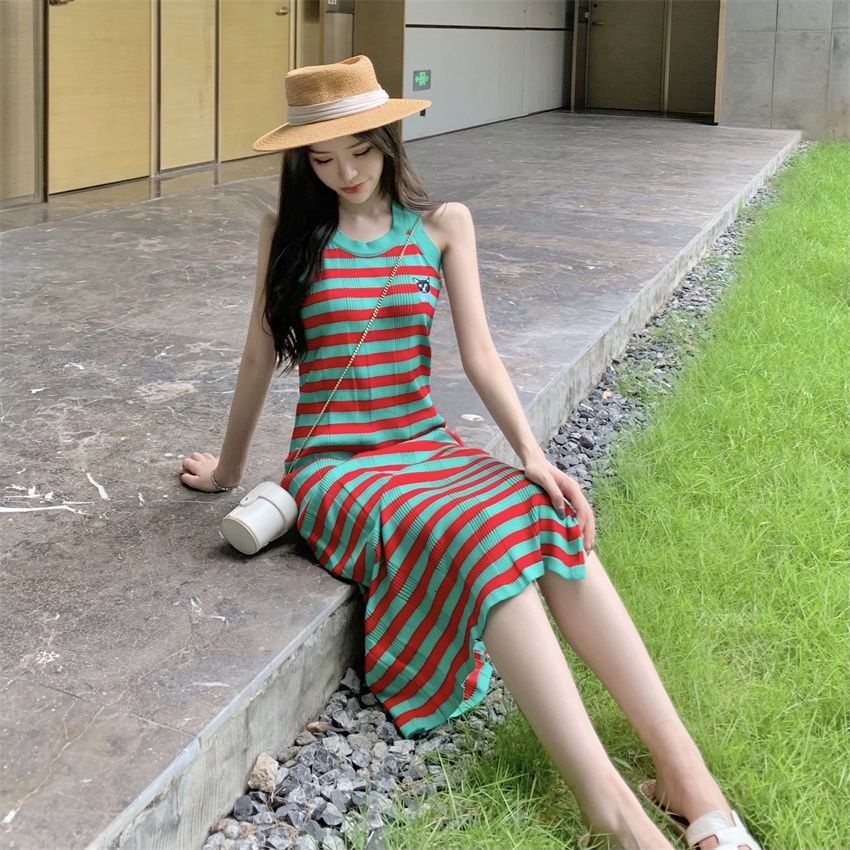 Đầm dệt kim dáng dài họa tiết kẻ sọc phối xẻ tà thời trang retro cá tính