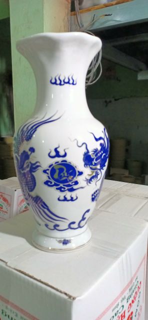 Bộ đồ thờ men trắng - rồng xanh coban độc đáo xanh rất bóng.