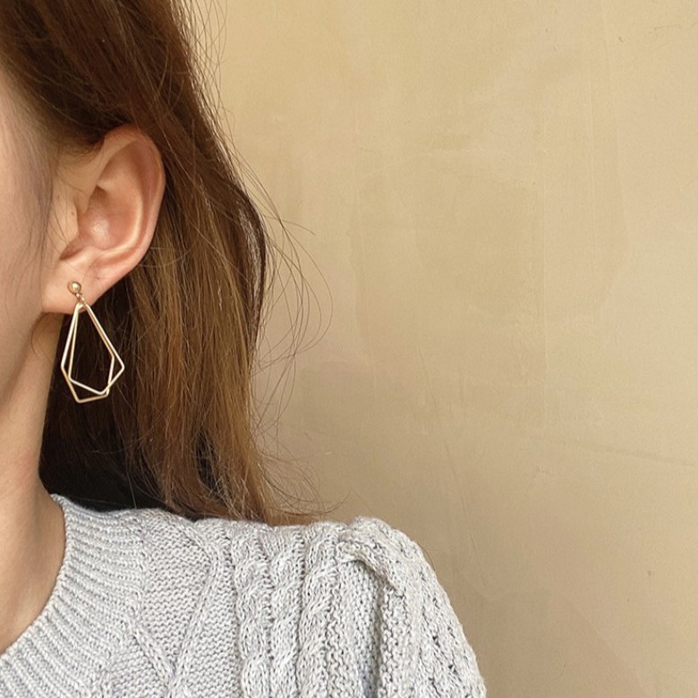 Khuyên Tai C55 Kiểu Bất Đối Xứng Phong Cách Hàn Quốc Trẻ Trung Dành Cho Phụ Nữ