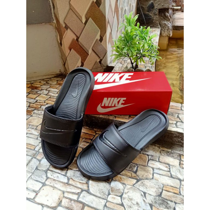 Giày Sandal Nike Benassi Màu Đen Trẻ Trung Năng Động