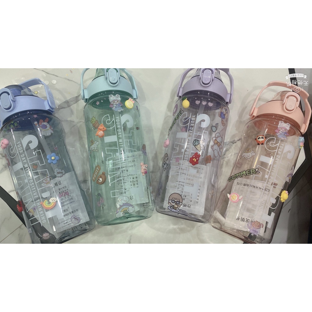 Bình Nước Trong Suốt 2000ML Siêu Xinh Bình Đựng Nước Có Vạch Báo Giờ Uống Nước Kèm Ống Hút Thiết Kế Chống Tràn
