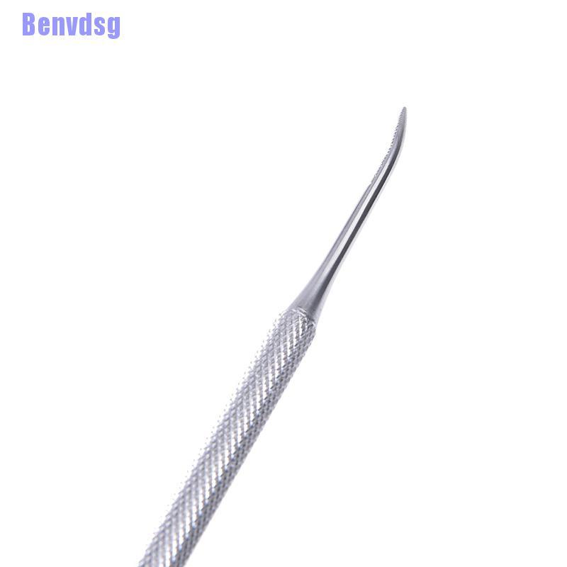 1 Dụng Cụ Vệ Sinh Móng Tay Tiện Lợi