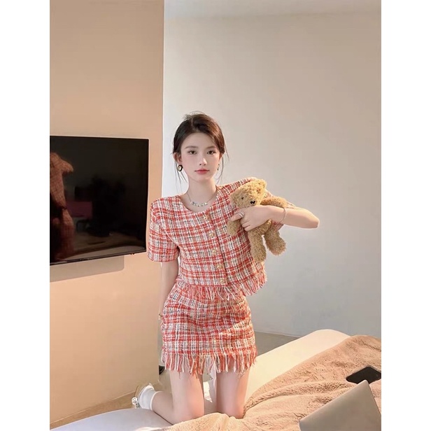 Set nữ thời trang áo crotop tua rua và chân váy ngắn tua rua chất liệu dạ