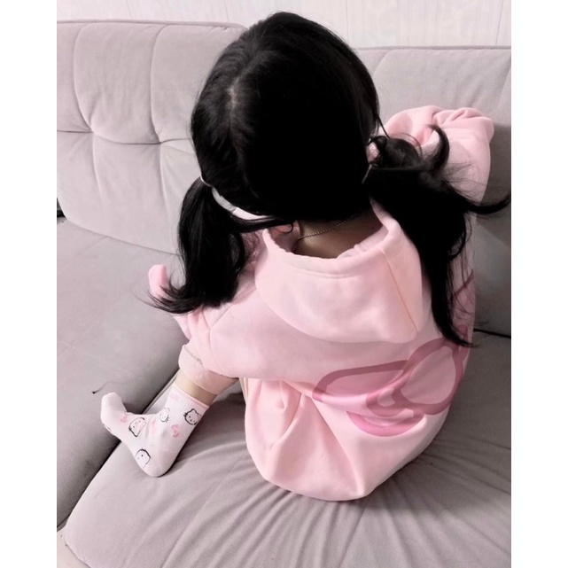 Áo khoác màu hồng in hình chiếc nơ hellokitty sau áo