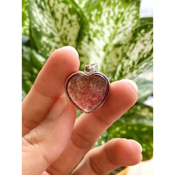 Mặt dây chuyền đá Strawberry Quartz