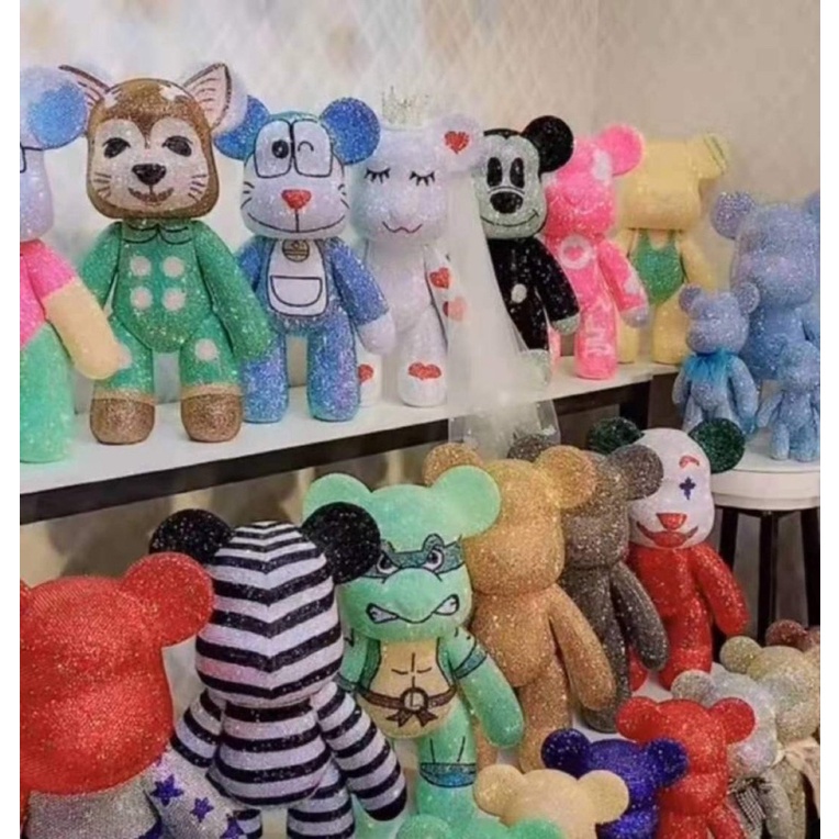 Gấu đính đá bearbrick hoạ tiết