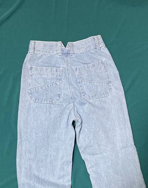 Quần jeans ống suông