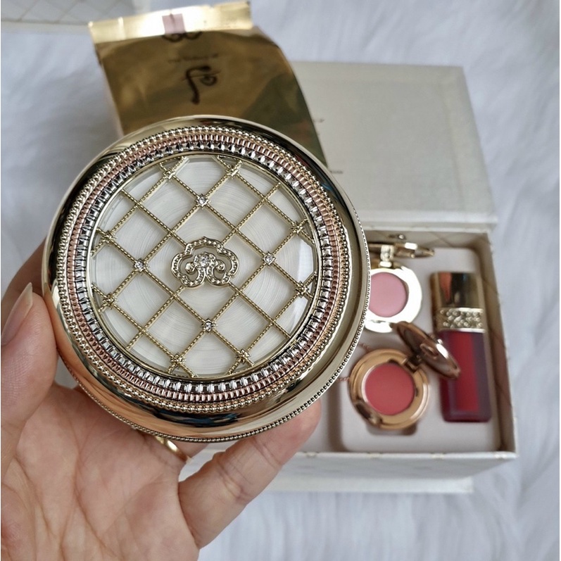 - Bộ set Phấn nước trang điểm ngừa lão hóa Whoo Gongjinhyang Mi Luxury Golden Cushion SPF50+/PA+++