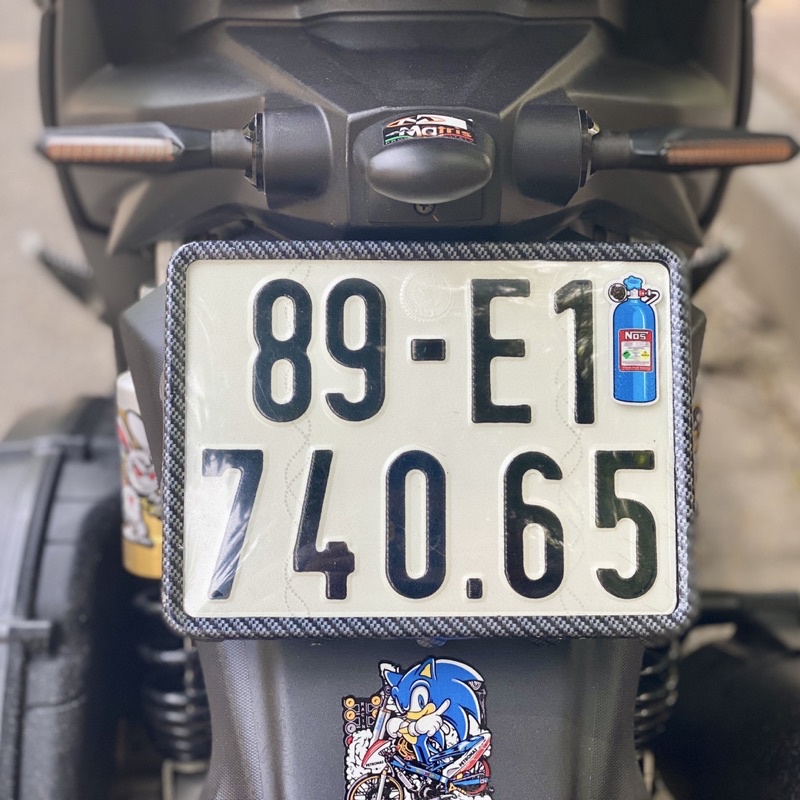 Khung Viền Biển Vân Carbon Bền Màu Cho Xe Máy Có Sẵn Mica Bảo Vệ