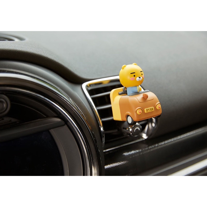 Nước hoa ô tô hình Ryan (Tinh dầu hương gỗ,tuyết tùng,hương citron)