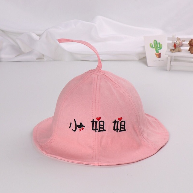 Mũ tròn vành thêu chữ kute cho bé