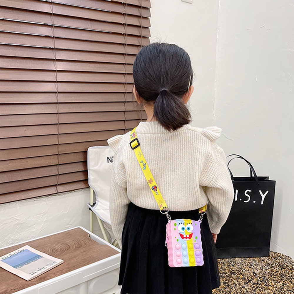 Túi Đeo Chéo Vai Bằng Silicon Hình Minion Dễ Thương Dành Cho Bé Gái