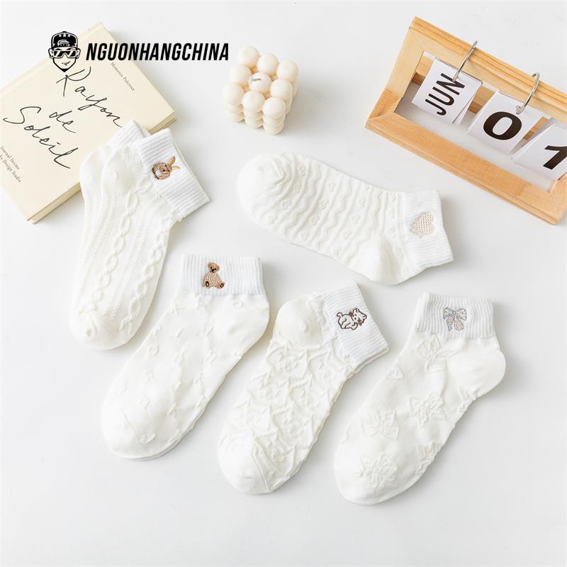 Tất vớ nữ cổ ngắn màu trắng họa tiết ren thêu hình