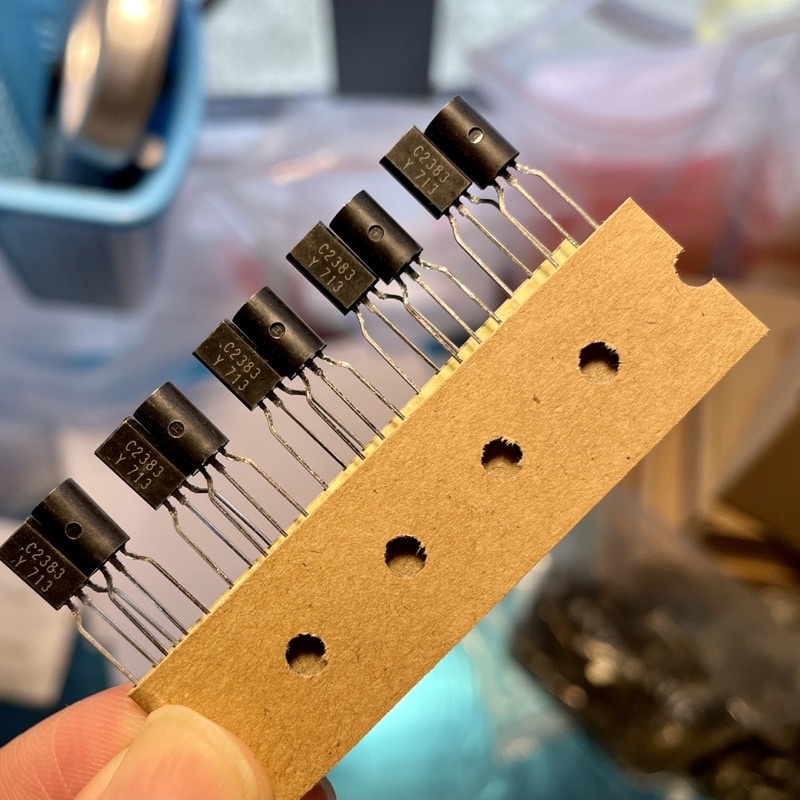 Transistor C2383 chân đồng