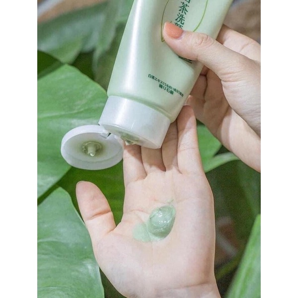 Sữa Rửa Mặt Trà Xanh Trắng Da Giảm Mụn Rohto Nhật Bản 120g