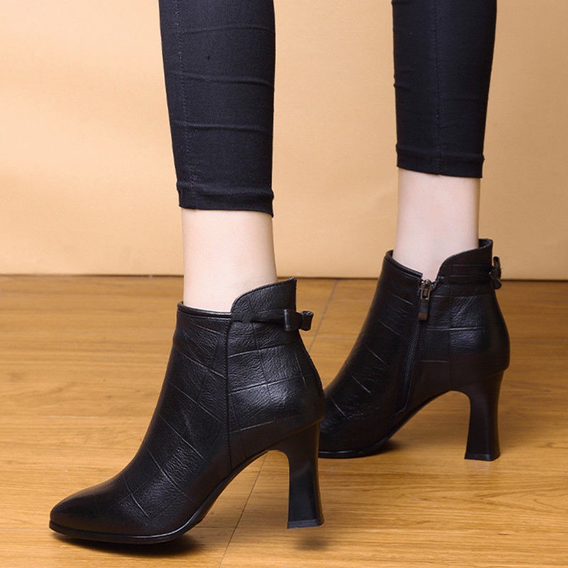 Boots nữ thời trang, Bốt nữ cổ thấp gót vuông thời trang thu đông hot trend 2022