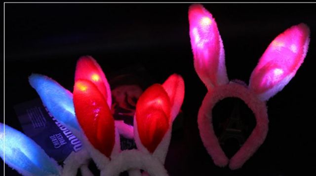 Cài tóc tai thỏ có đèn. Ngẫu nhiên màu ko lựa màu