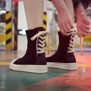 Giày cao cổ da lộn đan dây
