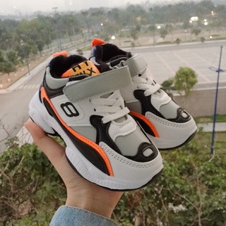 Giày trẻ em 2 đôi