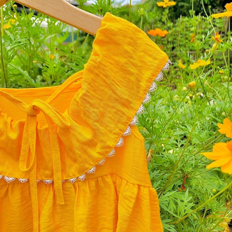 Váy Đầm bé Gái chất Đũi Xước Thắt Nơ Sau vai nhún bèo tiểu thư