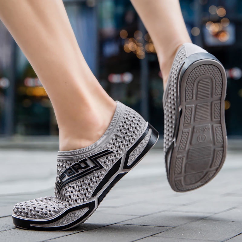 Giày sandal Đế Mềm Dày Đục Lỗ Thoáng Khí Chống Trượt Chống Mài Mòn Thời Trang Mùa Hè 2022 Cho Nam
