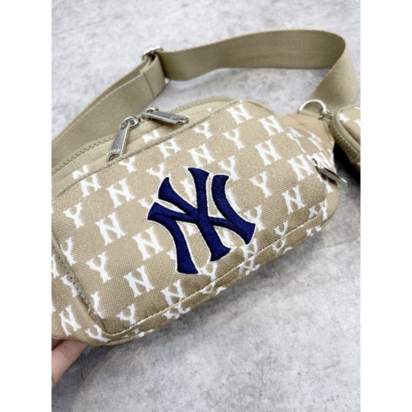 Túi đeo chéo MLB NEWYORK MONOGRAM MÀU KEM, chất vải Canvas chống thấm nước, có kèm túi nhỏ thời trang , chuẩn xịn