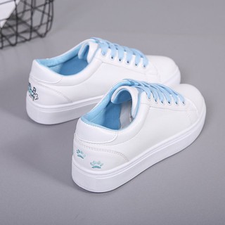 Giày sneaker nữ đế bệt giả da