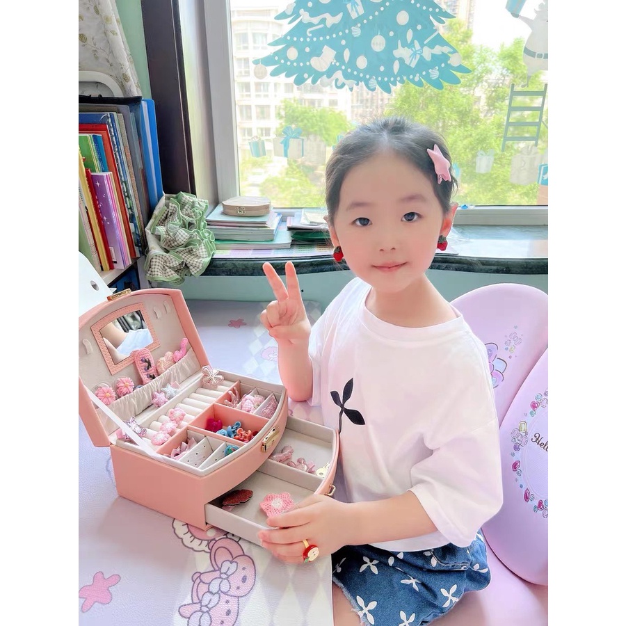 Hộp đựng trang sức sẵn nhiều phụ kiện vòng cổ, vòng tay, bông tai nhẫn, nơ buộc tóc dễ thương cho bé gái