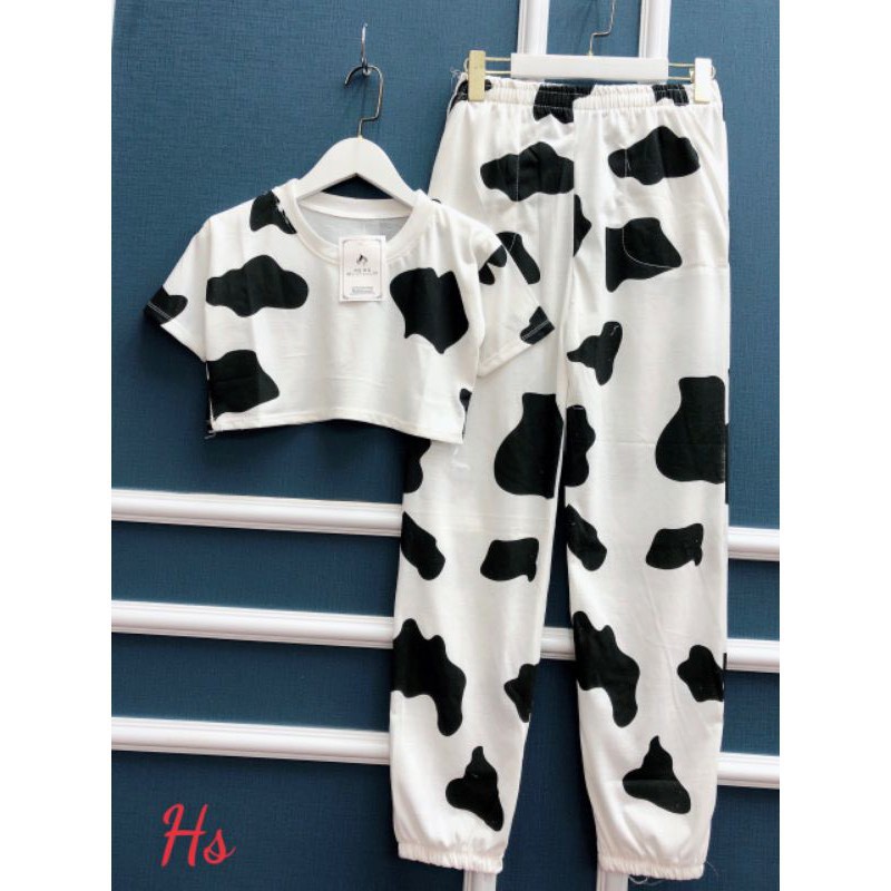 ❤️ GIÁ SIÊU CUTE ❤️ Set bộ bò sữa unisex - quần đùi áo phông tay lỡ vải thun và nỉ nam nữ họa tiết đen trắng hót 2021 | BigBuy360 - bigbuy360.vn