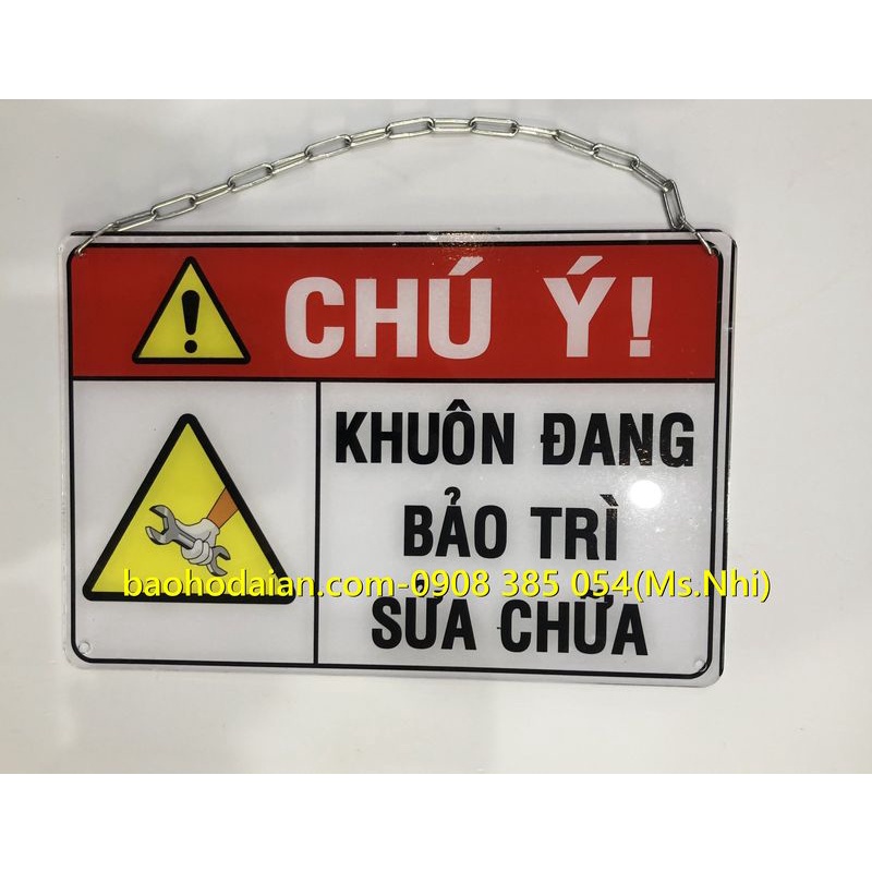 Bảng báo mica nội dung ''máy đang bảo trì sửa chữa'' có dây xích treo tiện lợi (20x30cm)-Hình thật