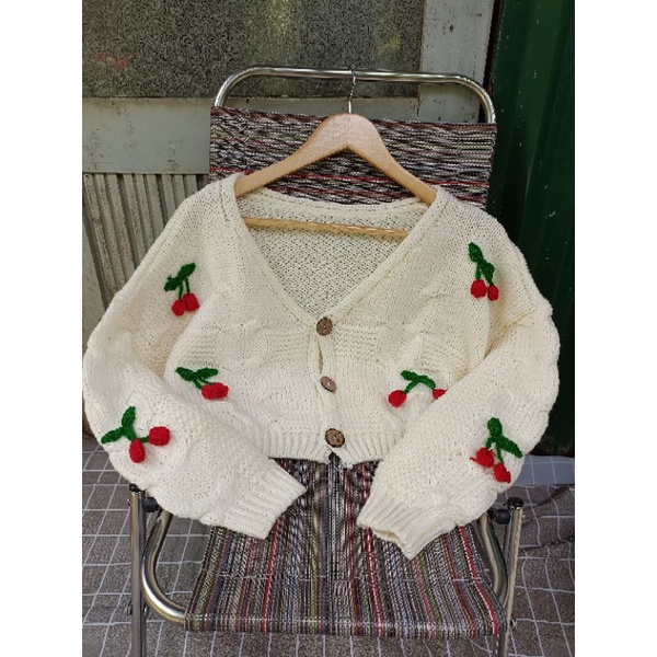 Áo Len đính cherry nổi hàng móc thủ công, dáng CROPTOP ảnh chụp thật chính chủ
