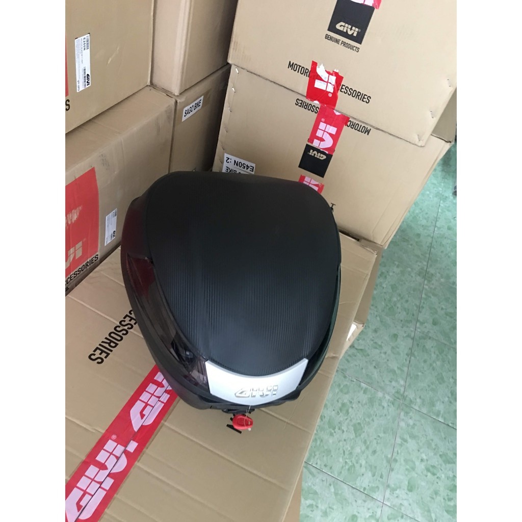 Thùng xe máy givi mẫu B34NT kèm đế và bát gắn, mới 100%