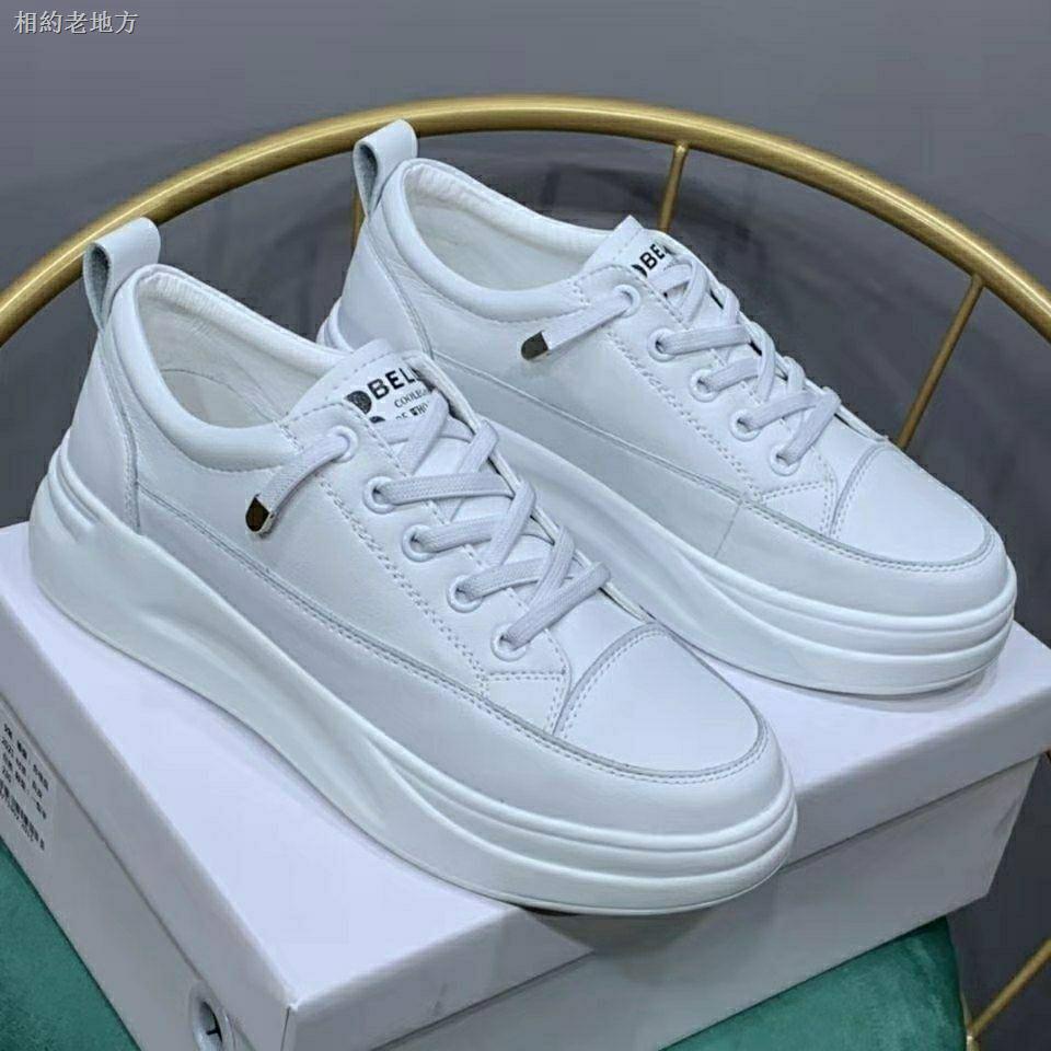 Giày bata trắng đế dày tăng chiều cao phong cách thời trang 2021