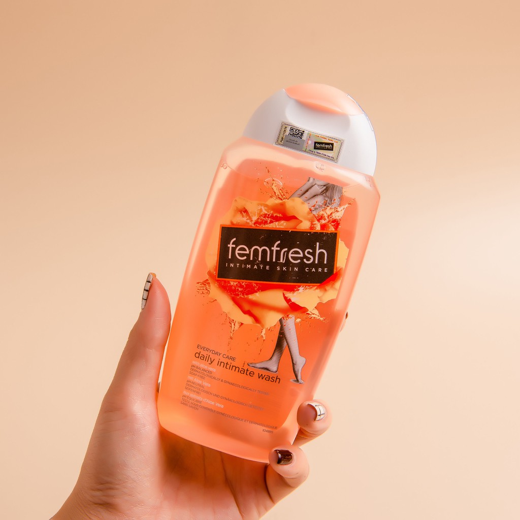 Dung dịch vệ sinh phụ nữ Femfresh Daily Intimate Wash 250ml