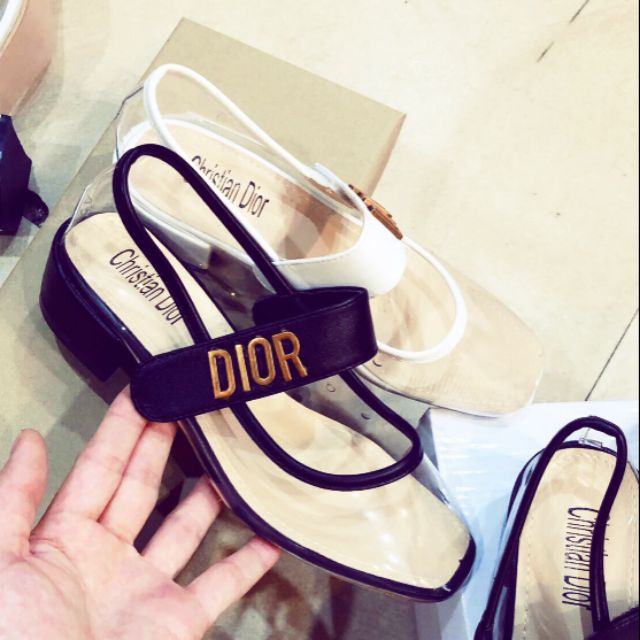 Giày quai trong Dior