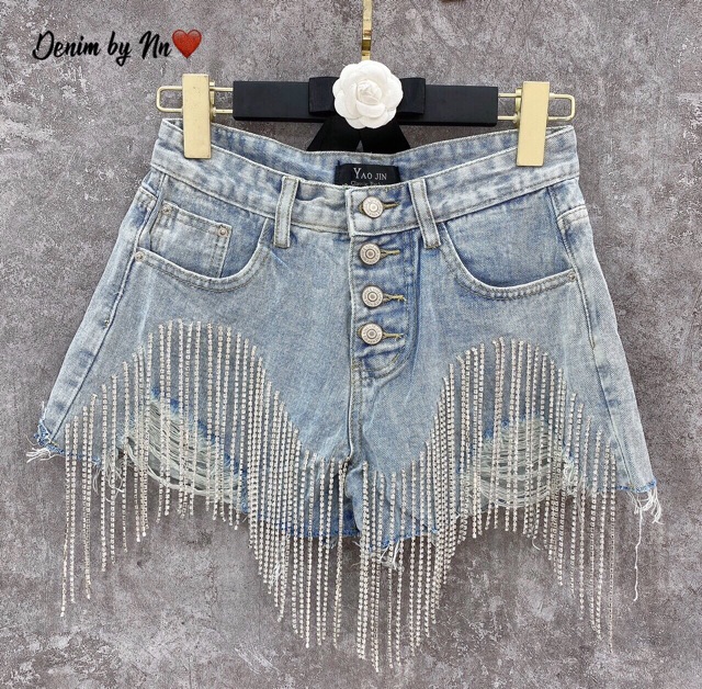Quần đùi jean đính đá