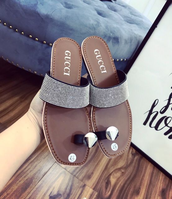 (Mẫu hót.ảnh thât) Giày dép xỏ ngón khuy đá sang chảnh