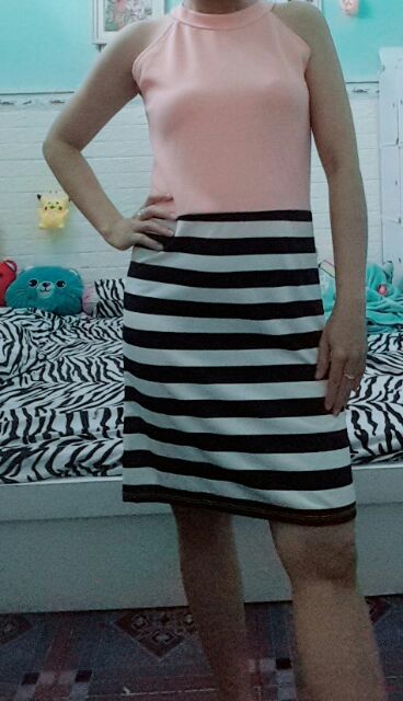 Đầm  size S-M thanh lý ..mới nguyên tag miễn trả giá