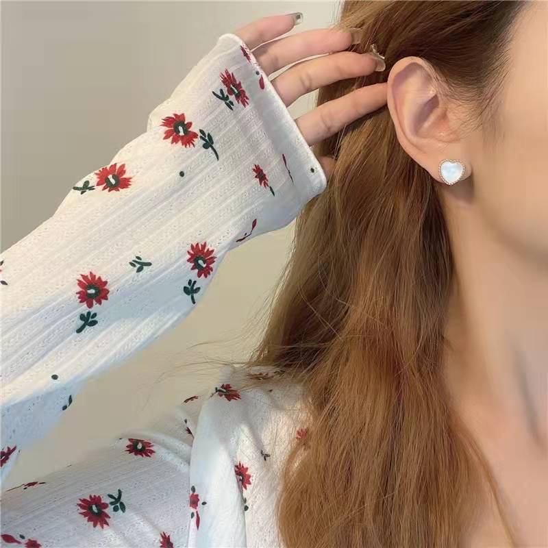 Khuyên tai đinh tán hình trái tim phối đá pha lê nhân tạo phong cách Phnom Penh đơn giản dành cho bạn nữ