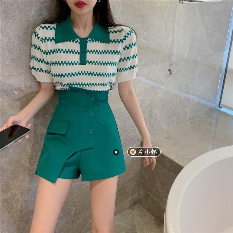 Set Áo Thun Tay Ngắn Kẻ Sọc + Quần Short Lưng Cao Thiết Kế Lệch Tà Cá Tính Cho Nữ
