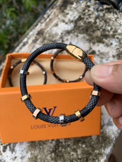 Vòng đeo tay LV 04